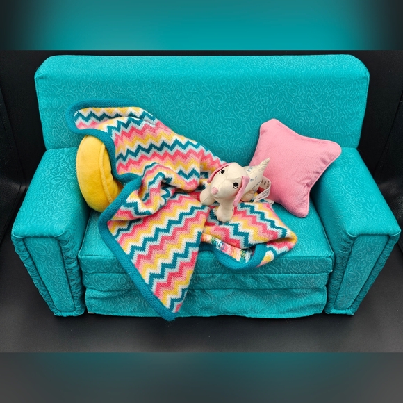 American Girl Maryellen's Sofabed Set - Retired - Picture 2 of 6